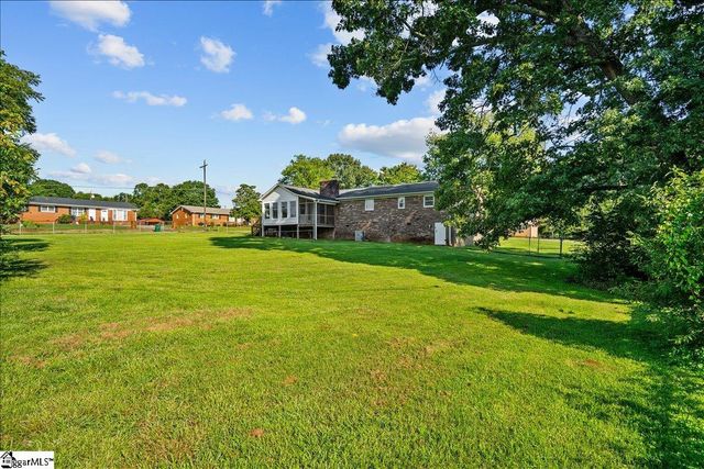 102 Hilldale Drive, Boiling Springs, SC 29316