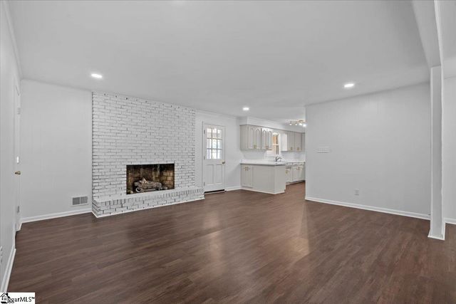 102 Hilldale Drive, Boiling Springs, SC 29316