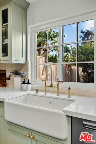 744 New York Drive, Altadena, CA 91001