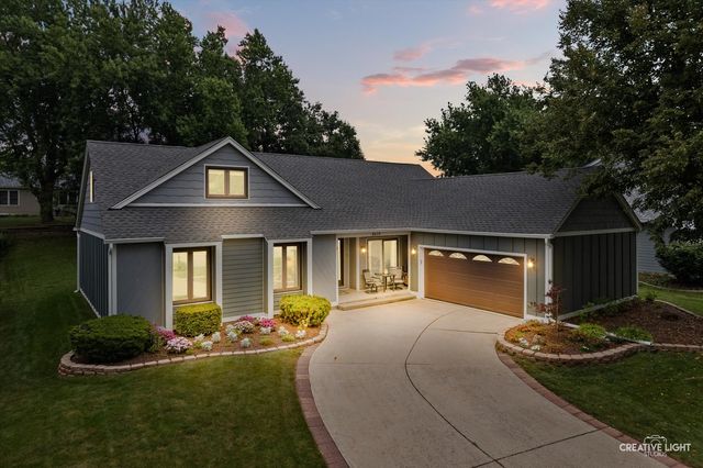 8409 Mending Wall Drive, Woodridge, IL 60517