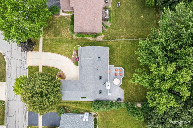 8409 Mending Wall Drive, Woodridge, IL 60517