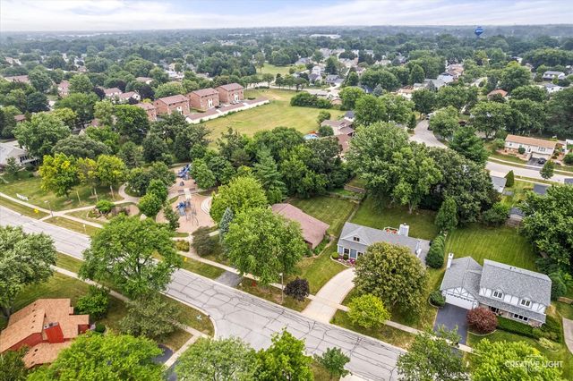 8409 Mending Wall Drive, Woodridge, IL 60517