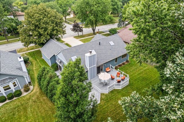 8409 Mending Wall Drive, Woodridge, IL 60517
