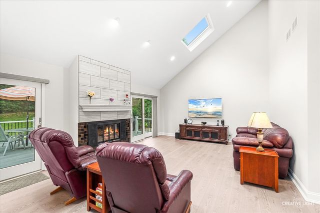 8409 Mending Wall Drive, Woodridge, IL 60517