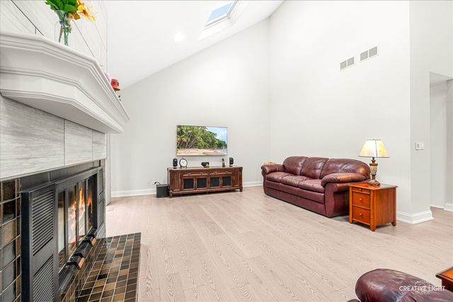 8409 Mending Wall Drive, Woodridge, IL 60517