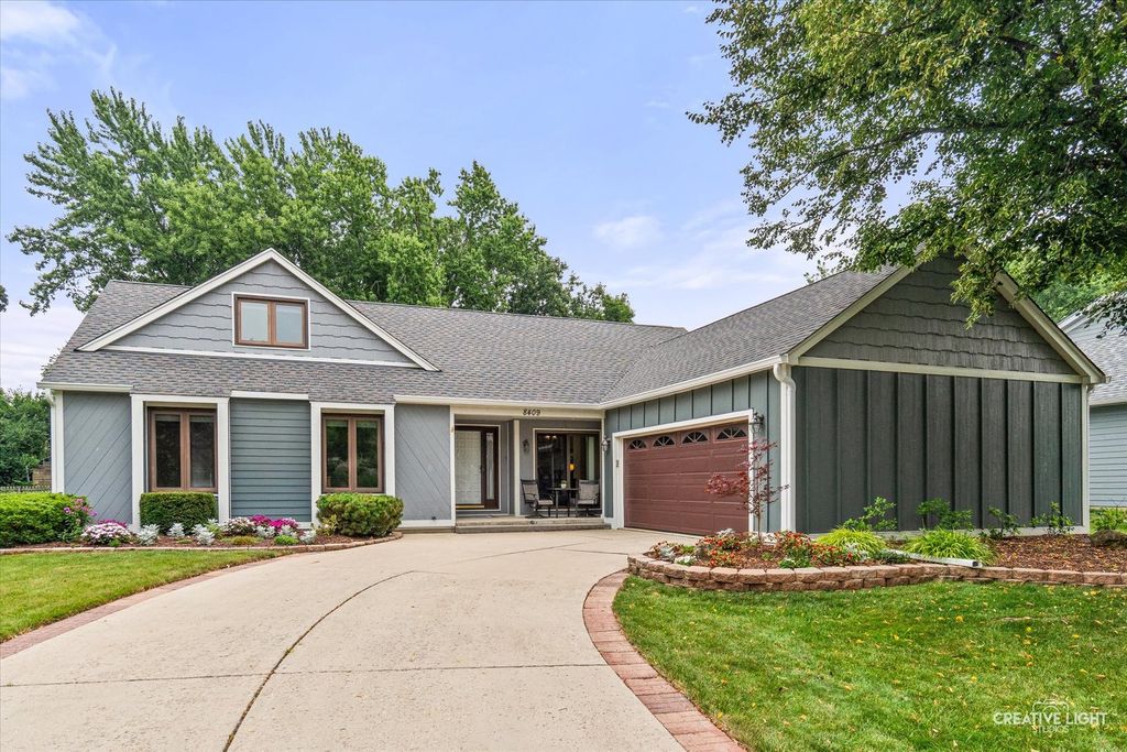 8409 Mending Wall Drive, Woodridge, IL 60517
