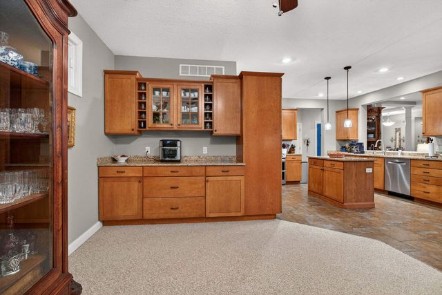 6309 Forest Road, Davenport, IA 52807
