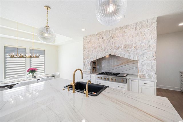 2171 NW Palisades Drive, Riverside, MO 64150