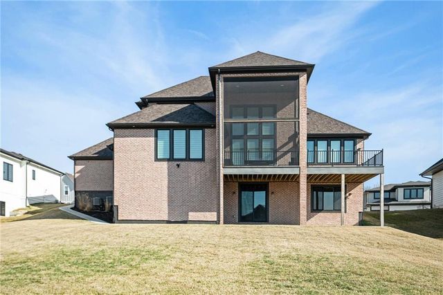 2171 NW Palisades Drive, Riverside, MO 64150