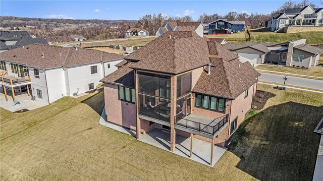 2171 NW Palisades Drive, Riverside, MO 64150