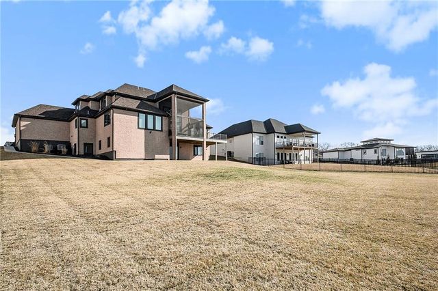 2171 NW Palisades Drive, Riverside, MO 64150