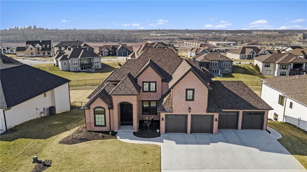 2171 NW Palisades Drive, Riverside, MO 64150