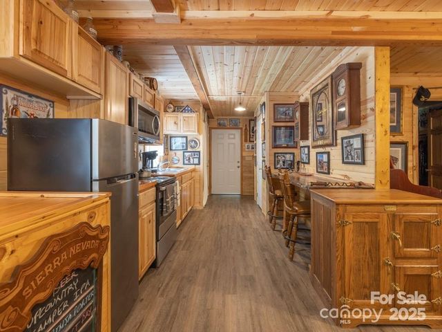 1010 & 1014 Melton Branch Road, Bakersville, NC 28705