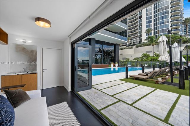 17141 Collins Avenue LPH1, Sunny Isles Beach, FL 33160