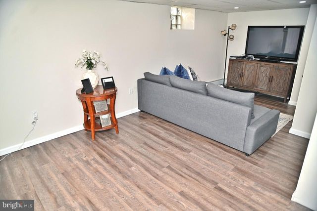 8102 ARLINGTON AVE, Upper Darby, PA 19082