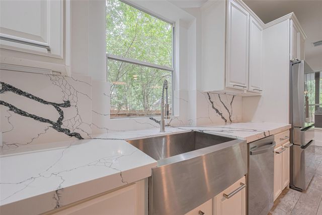 3 Vincent Court, The Woodlands, TX 77382