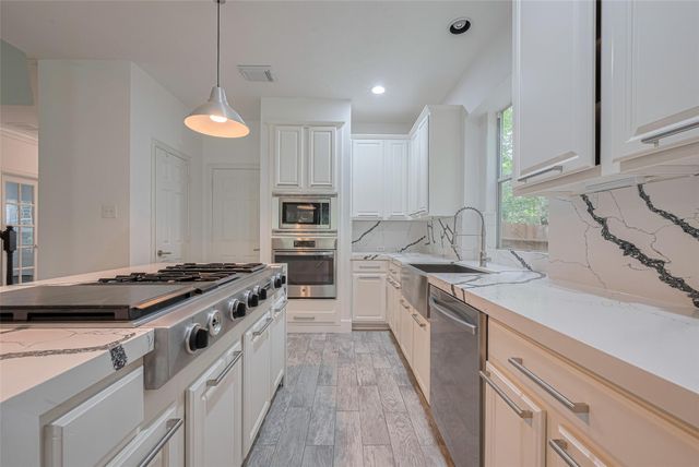 3 Vincent Court, The Woodlands, TX 77382