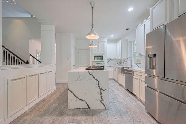 3 Vincent Court, The Woodlands, TX 77382