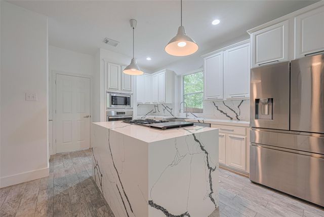 3 Vincent Court, The Woodlands, TX 77382