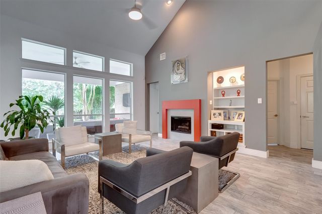 3 Vincent Court, The Woodlands, TX 77382