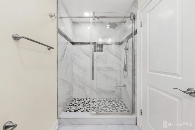 163 Hidden Hollow Court, Edison, NJ 08820