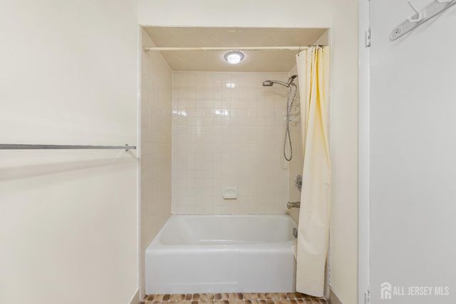 163 Hidden Hollow Court, Edison, NJ 08820