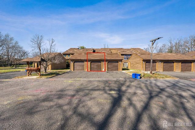 163 Hidden Hollow Court, Edison, NJ 08820