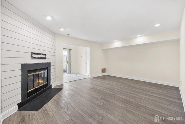 163 Hidden Hollow Court, Edison, NJ 08820