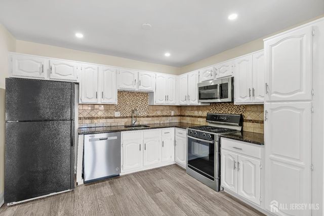 163 Hidden Hollow Court, Edison, NJ 08820