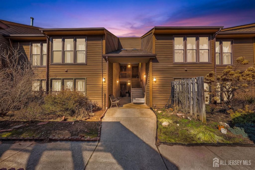 163 Hidden Hollow Court, Edison, NJ 08820