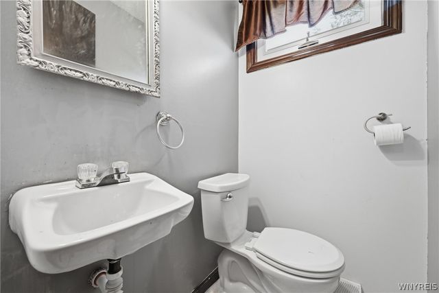 881 Castlebar Drive, North Tonawanda, NY 14120