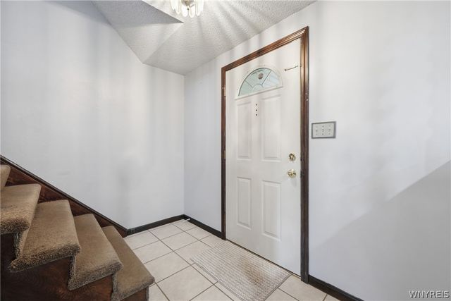 881 Castlebar Drive, North Tonawanda, NY 14120