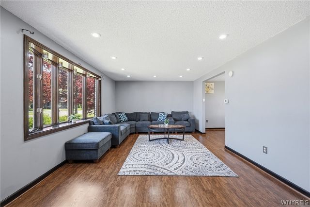 881 Castlebar Drive, North Tonawanda, NY 14120