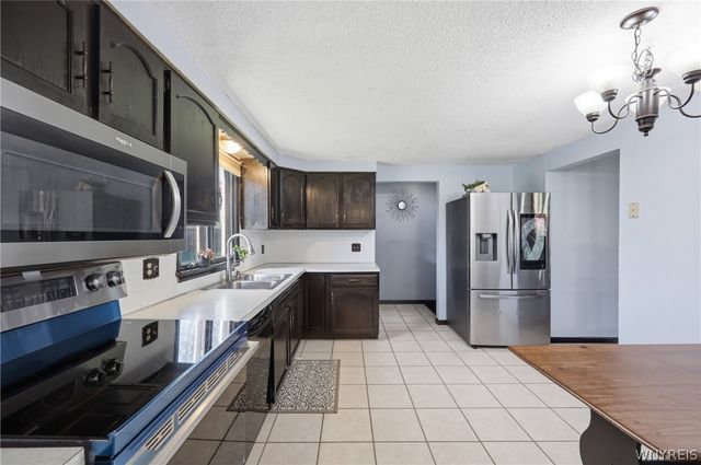 881 Castlebar Drive, North Tonawanda, NY 14120