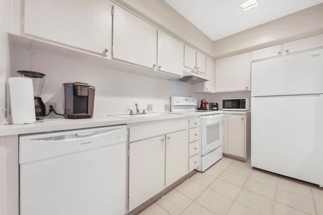 2504 N Whitewater Club Drive A, Palm Springs, CA 92262