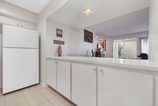 2504 N Whitewater Club Drive A, Palm Springs, CA 92262