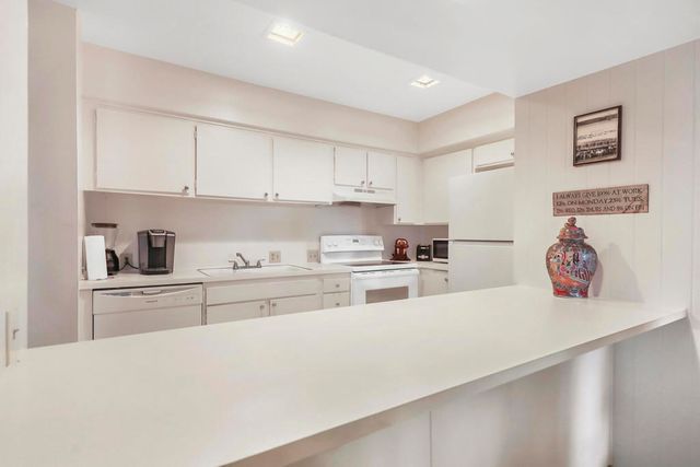 2504 N Whitewater Club Drive A, Palm Springs, CA 92262