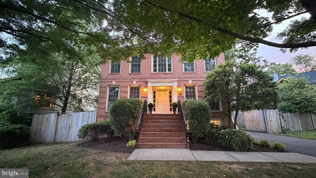 2904 N 4TH ST N, Arlington, VA 22201