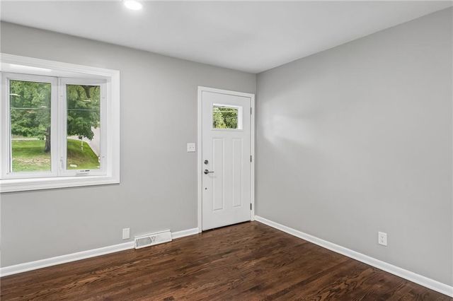 3741 N Brighton Avenue, Kansas City, MO 64117