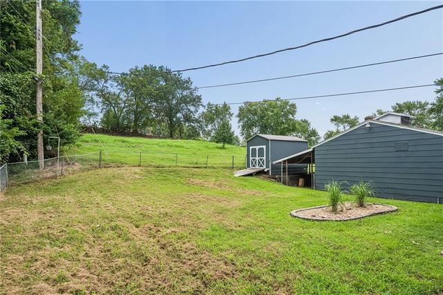 3741 N Brighton Avenue, Kansas City, MO 64117
