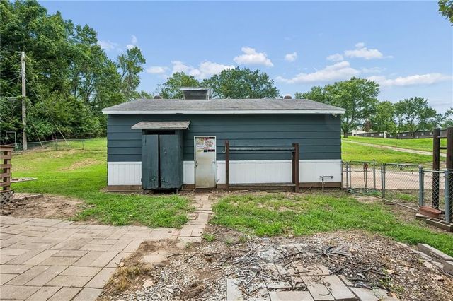 3741 N Brighton Avenue, Kansas City, MO 64117