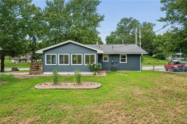 3741 N Brighton Avenue, Kansas City, MO 64117