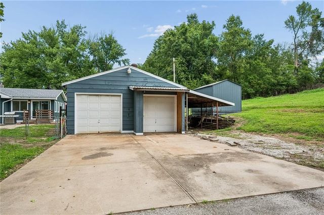 3741 N Brighton Avenue, Kansas City, MO 64117