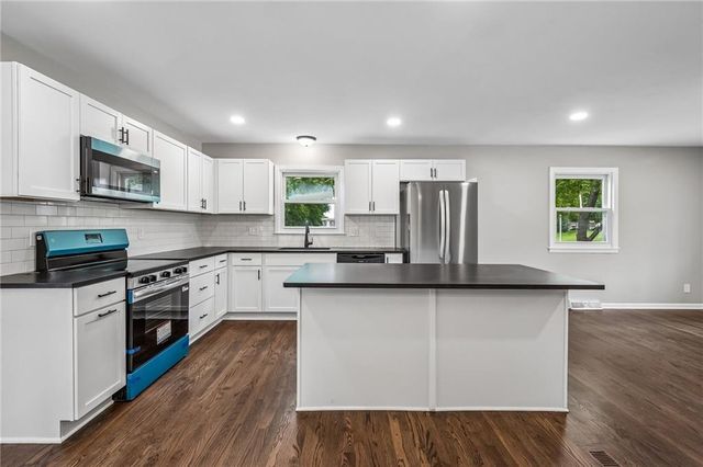 3741 N Brighton Avenue, Kansas City, MO 64117