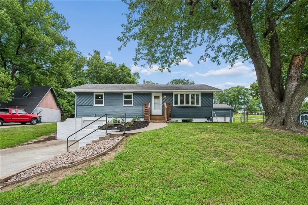 3741 N Brighton Avenue, Kansas City, MO 64117