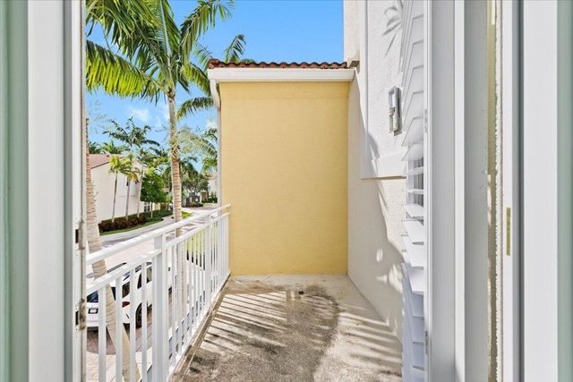 4980 NW 15TH Avenue, Boca Raton, FL 33431