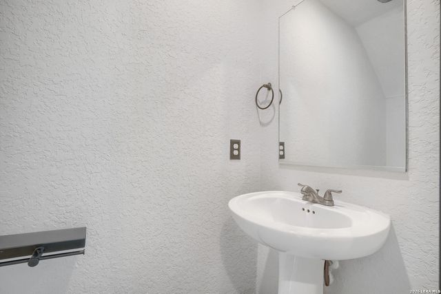 5905 Antonio Pl, Seguin, TX 78155