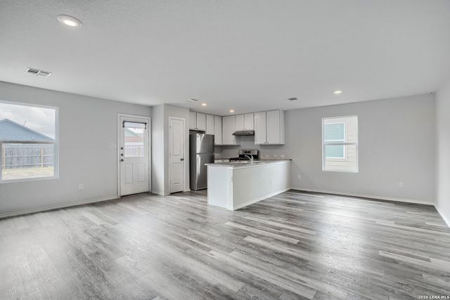 5905 Antonio Pl, Seguin, TX 78155