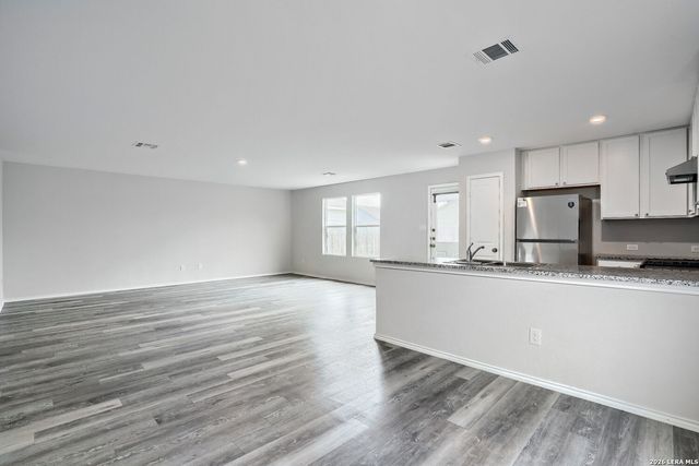 5905 Antonio Pl, Seguin, TX 78155