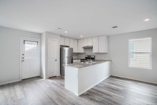 5905 Antonio Pl, Seguin, TX 78155